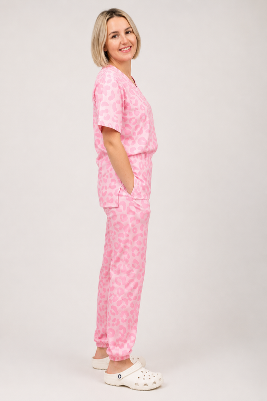 Printed Lifestyle Scrub Set (Top + Pants) – Pink Leopard (Unisex)